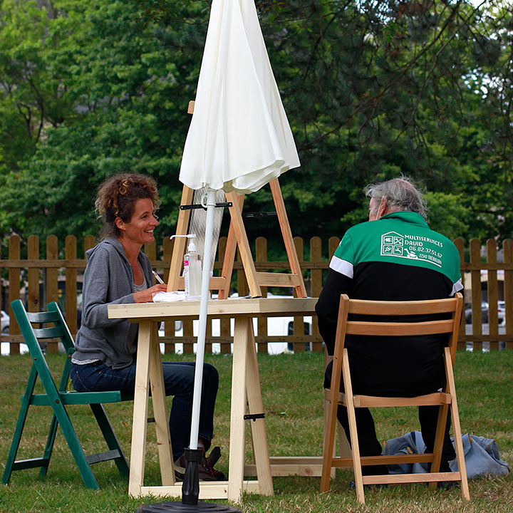 Portrait d'habitants, carhaix, viviane rabaud. vue d'une rencontre devant la caravane du BBA.