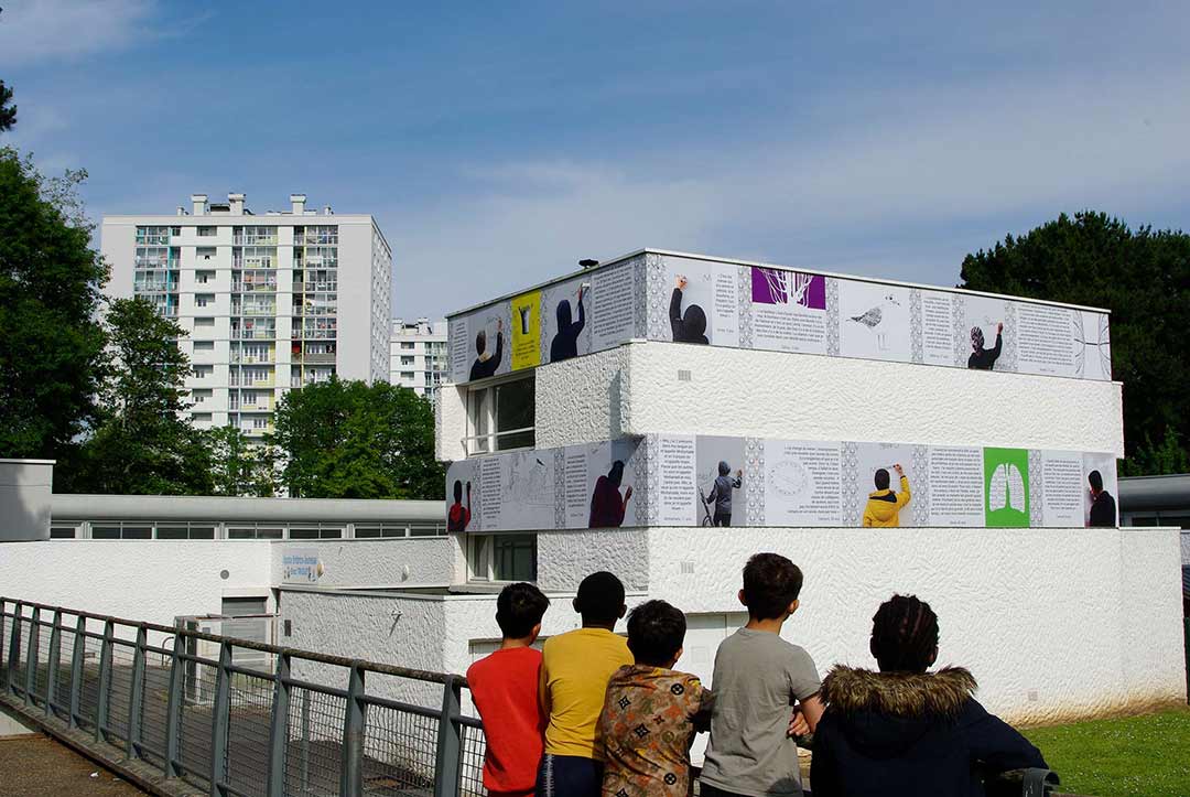 prendre-place-lorient-bois-du-chateau-mur-prenomade-oeuvre1-viviane-rabaud-1 prendre place, oeuvre, art contemporain, projet art participatif, mur prénomade, lorient, viviane rabaud