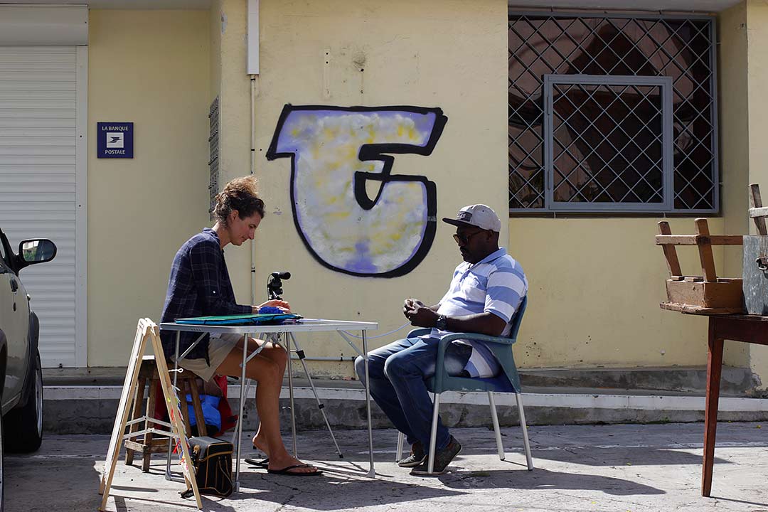 Ministère des Affaires de la Terre, Antilles, Marie-Galante. Bureau des Bilans Artistique dans la rue. place de Marie-Galante.