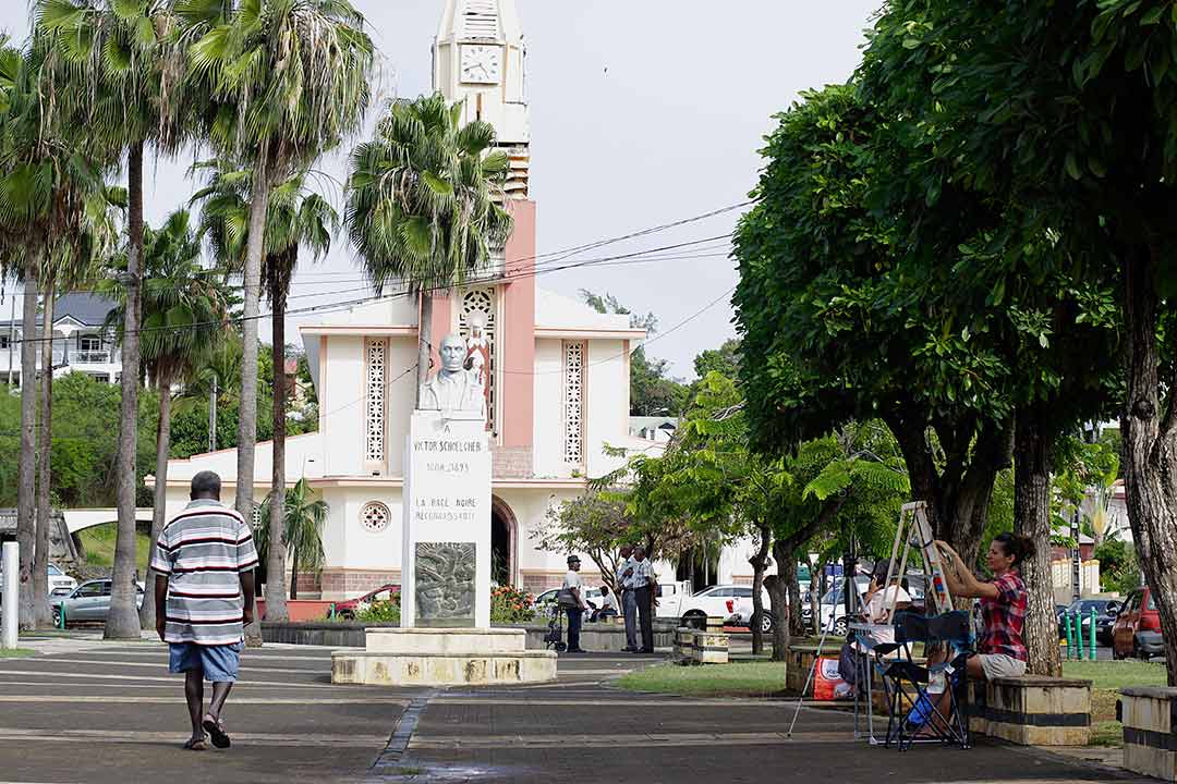 Ministère des Affaires de la Terre, Antilles, Guadeloupe. Bureau des Bilans Artistique dans la rue. place de Guadeloupe.