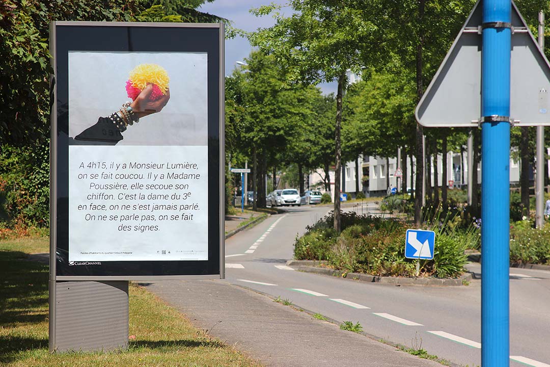 Portrait de main avec Pompon, témoignage retenu dans support publicitaire "sucette". Zone Artistique de Pomponnerie, Quartier Frébault-Polygone Lorient, Art participatif, Viviane Rabaud